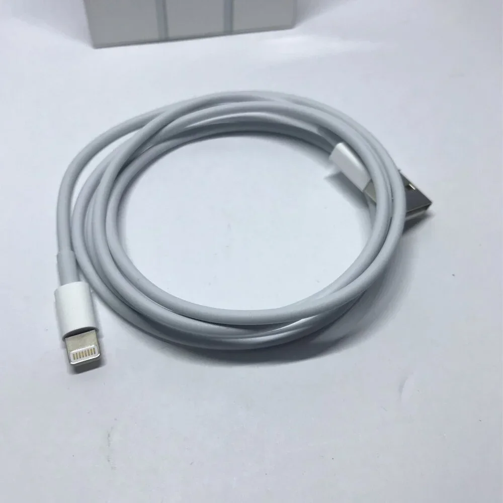 🍒 Official Apple USB-C to Lightning Cable [ 1m in Length ]